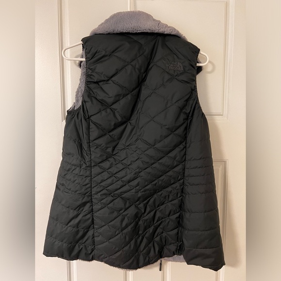North Face Mossbud Insulated Reversible Vest - Picture 5 of 5